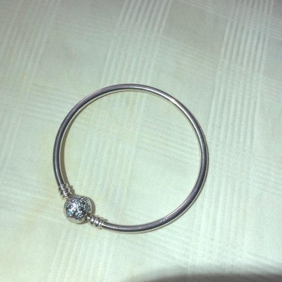*Limited Edition* Pandora Snowflake Bangle - Picture 1 of 5